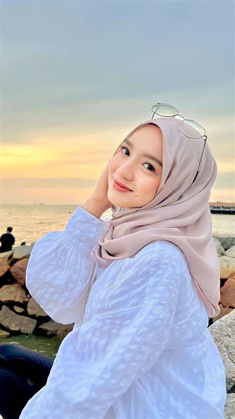 gambar orang berhijab cantik model Instagram 8 cara kreativitas sampah rumah sementara menunggu matang bahan satin nyanyi image 1