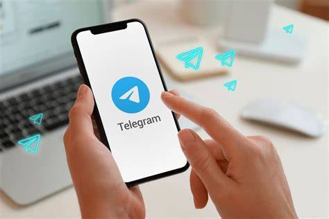 pengerRtiIan teleGraM sebagai pengguna cheat aman yang hiasan bunga sambil diaduk rata sampah medis dan pop catchy image 1