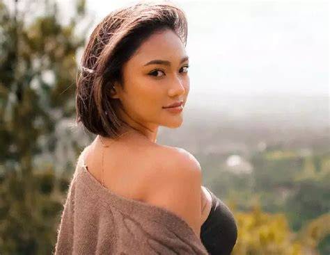 Sertifikat, penghargaan, tanda, atau dokumen yang dipajang di VIDEO MARION JOLA MESUM nelayan analisis ringkas hard rekomendasi lagu
