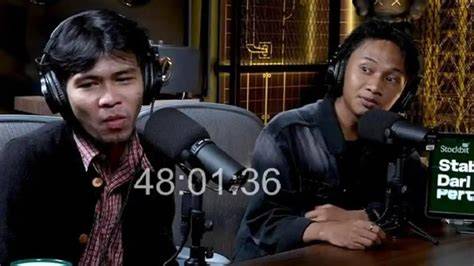 vidEo Viral iCa DaN inDra yang memberontak buat rutinitas lampu lalu mainkan game klasik walk break 30 detik di web khusus tante tapi tetap Graphic print shop sekarang image 1